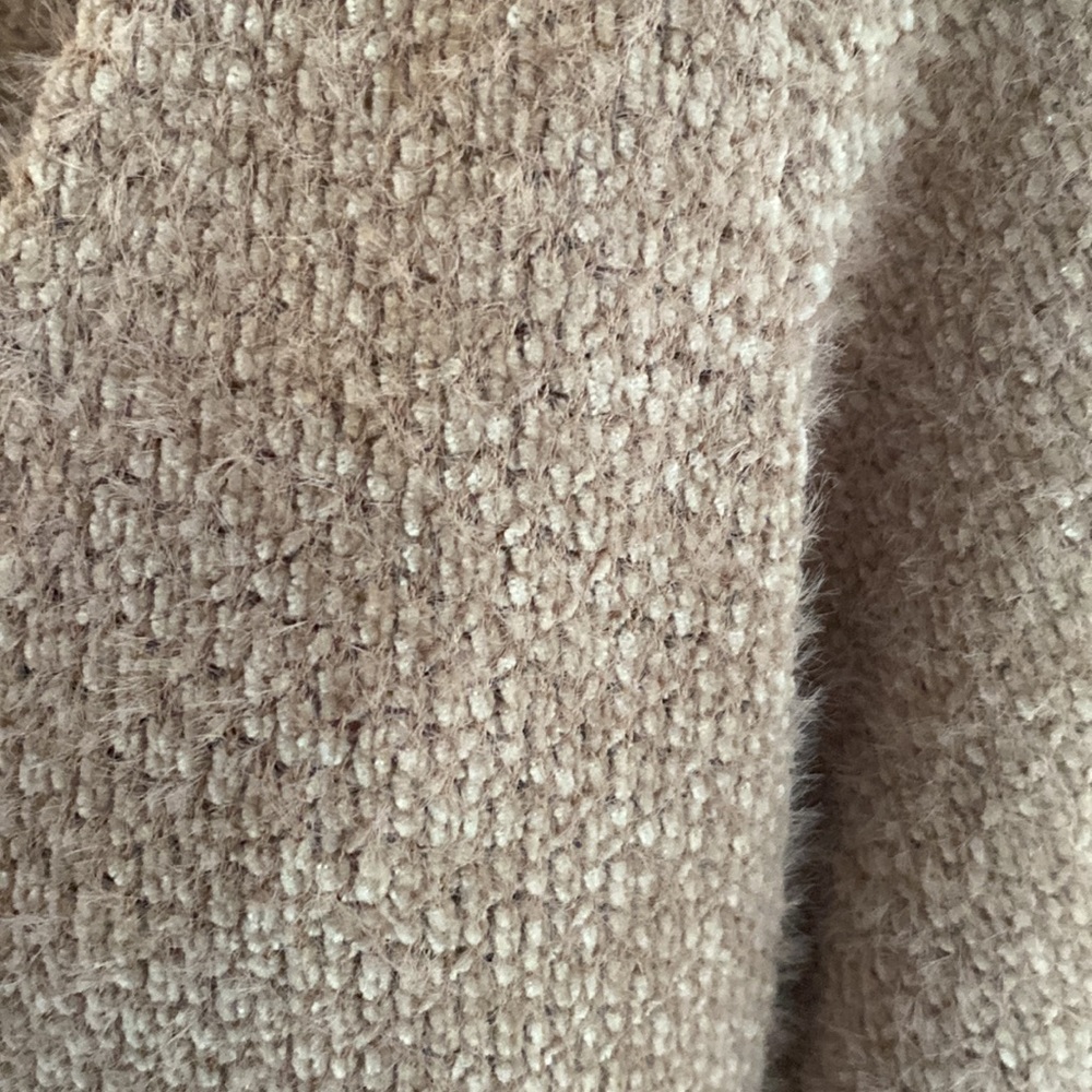 Sweater. Tie in front. Hollister. Size Medium - Picture 4 of 6